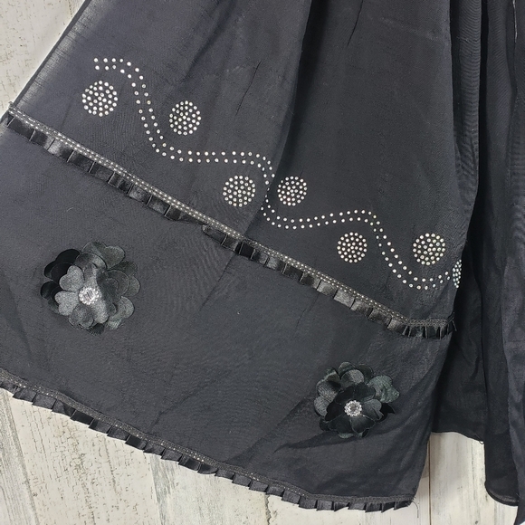 Unbranded black and silver scarf with flowers - Picture 3 of 5